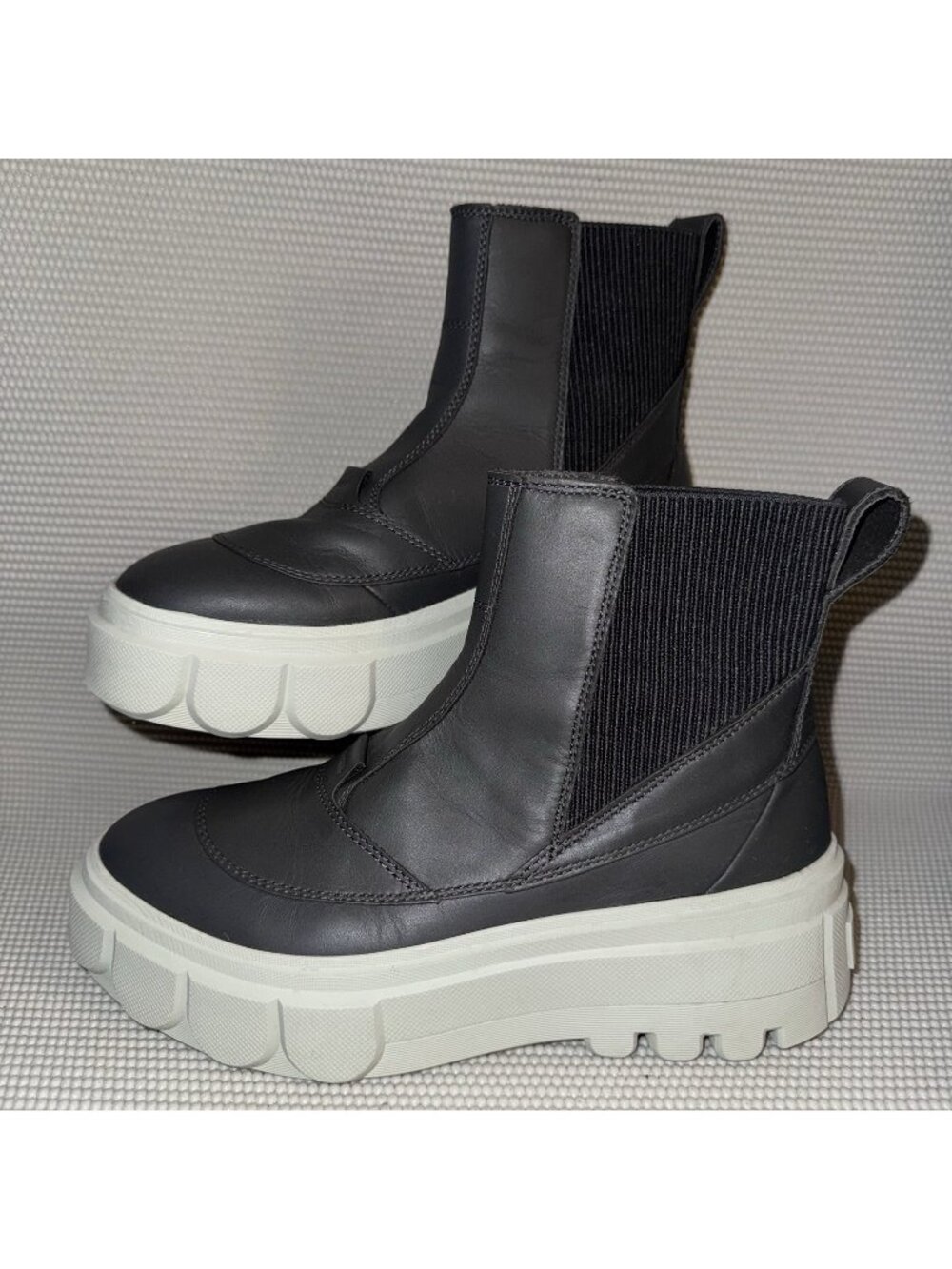 SOREL Caribou X Waterproof Gray Leather Platform Chelsea Boots Womens Size 8.5